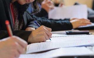 Etudiants en train d'écrire