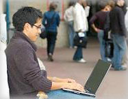 Etudiant connecté en Wi-Fi